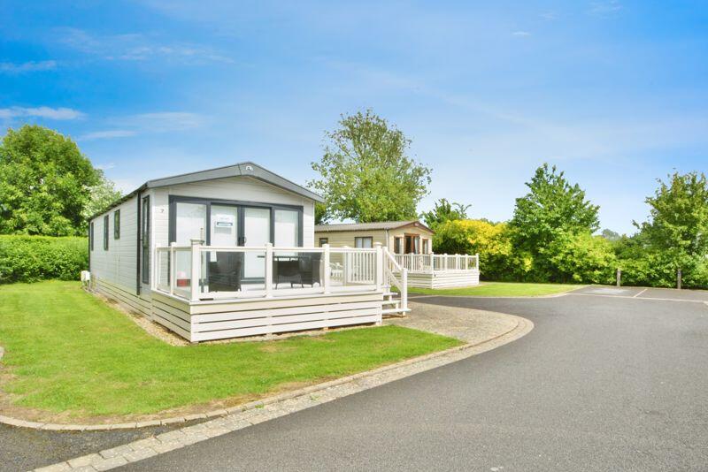 2-bed detached on Reed Meadow, Cotswold Hoburne, Cotswold Lakes, £52,500