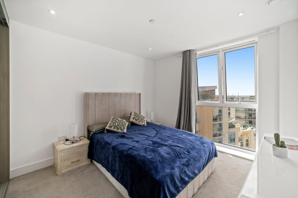 Apartment in London, Battersea - More
