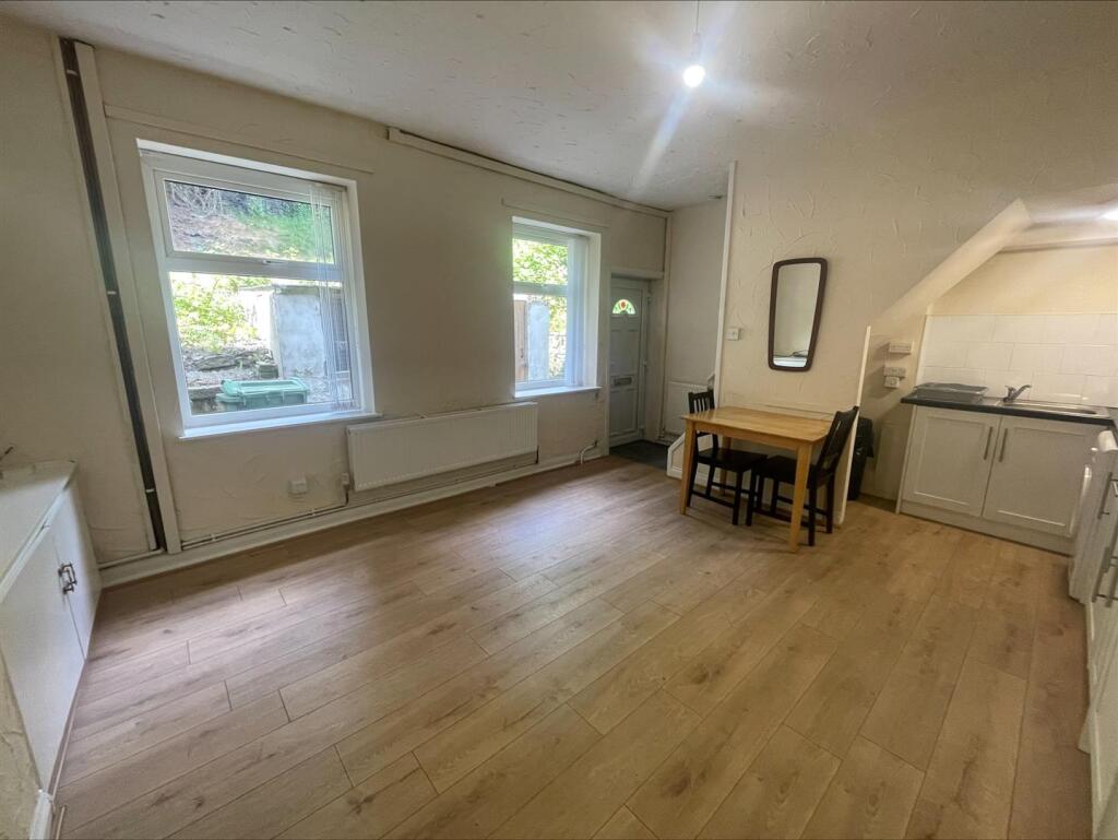 House in Kirklees, Paddock - View 4
