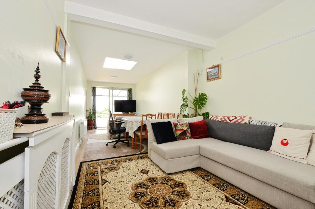 House in London - View 2