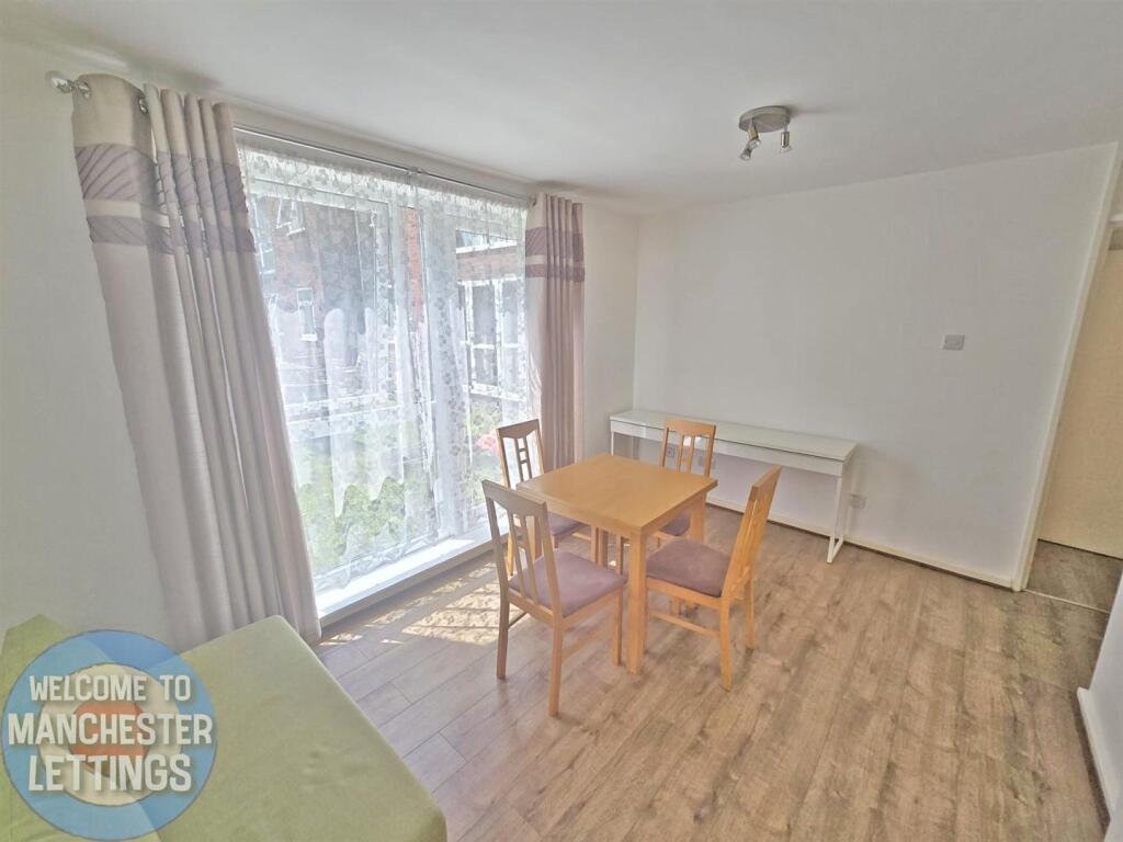 Apartment in Manchester, Whalley Range - View 4
