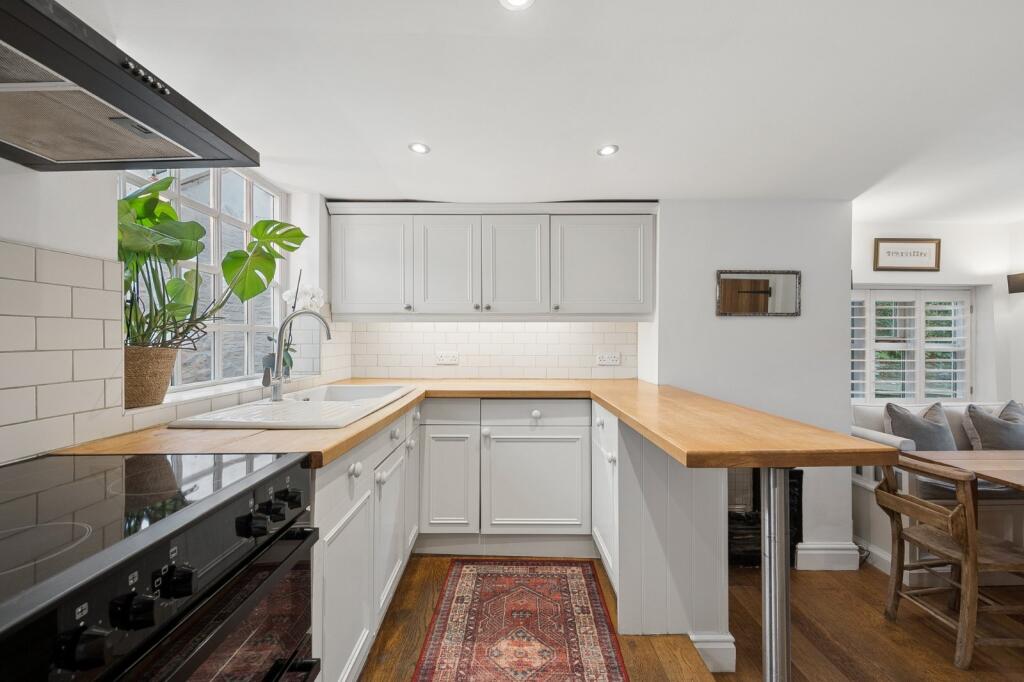 House in Macclesfield, Cheshire East - More