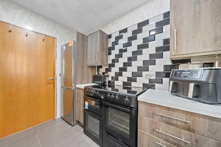 0/1, 16b Carmyle Avenue, Glasgow - More