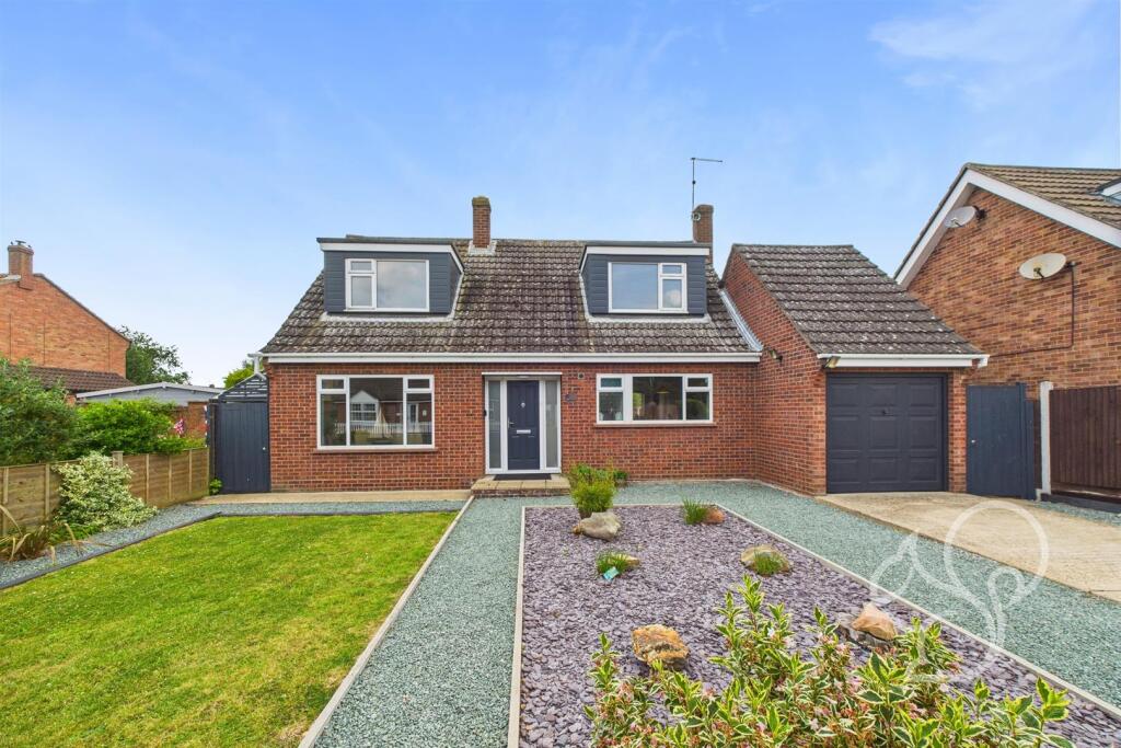 2-bed detached on Oakwood Avenue, West Mersea, £425,000
