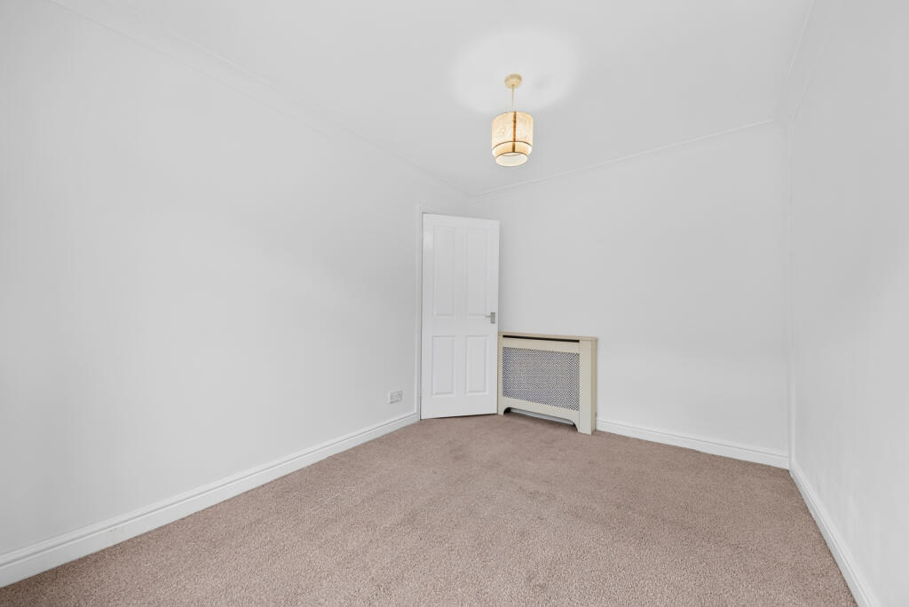 House in Glasgow, Alyth, Stamperland - View 5