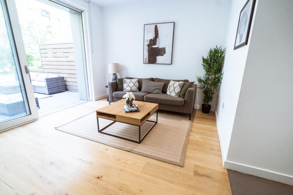 House in London - View 3