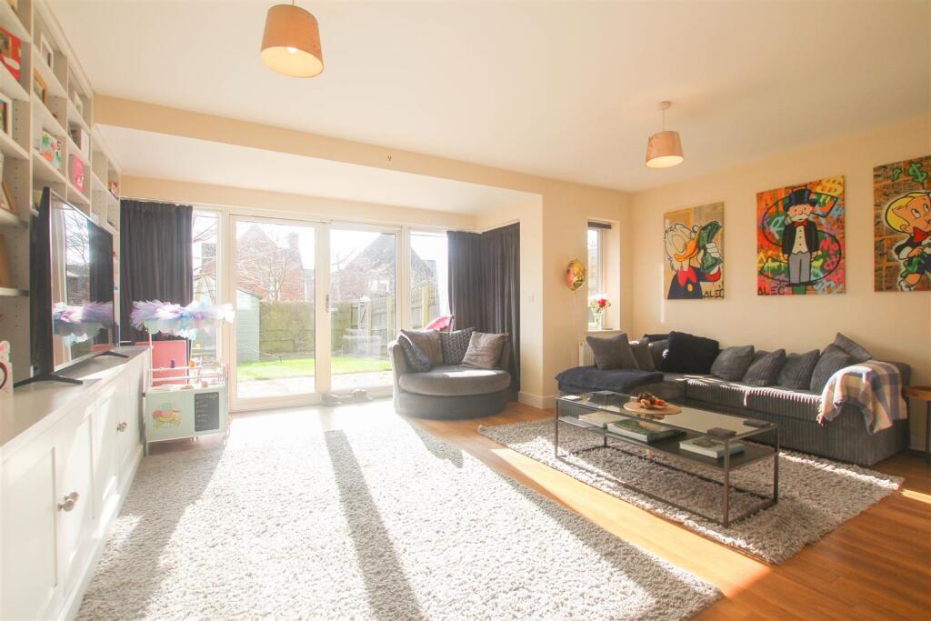 House in Uttlesford, Pleasant Valley, Saffron Walden - More