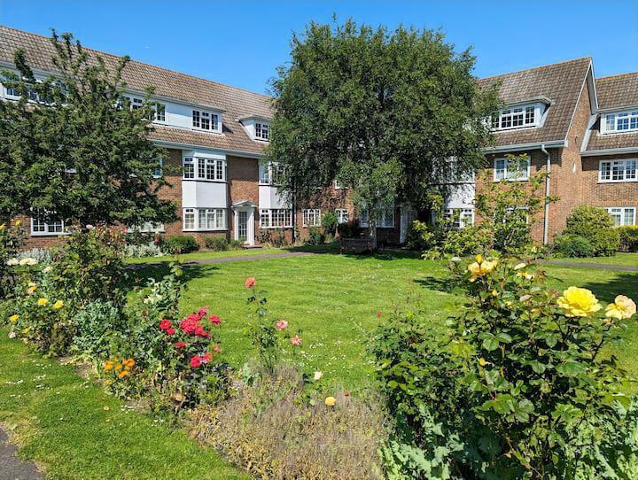 Apartment in Sutton - View 2