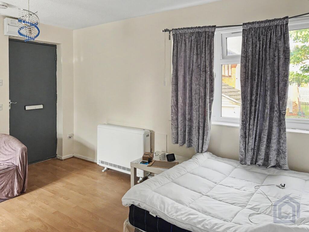 Apartment in Birmingham, Winson Green - View 4