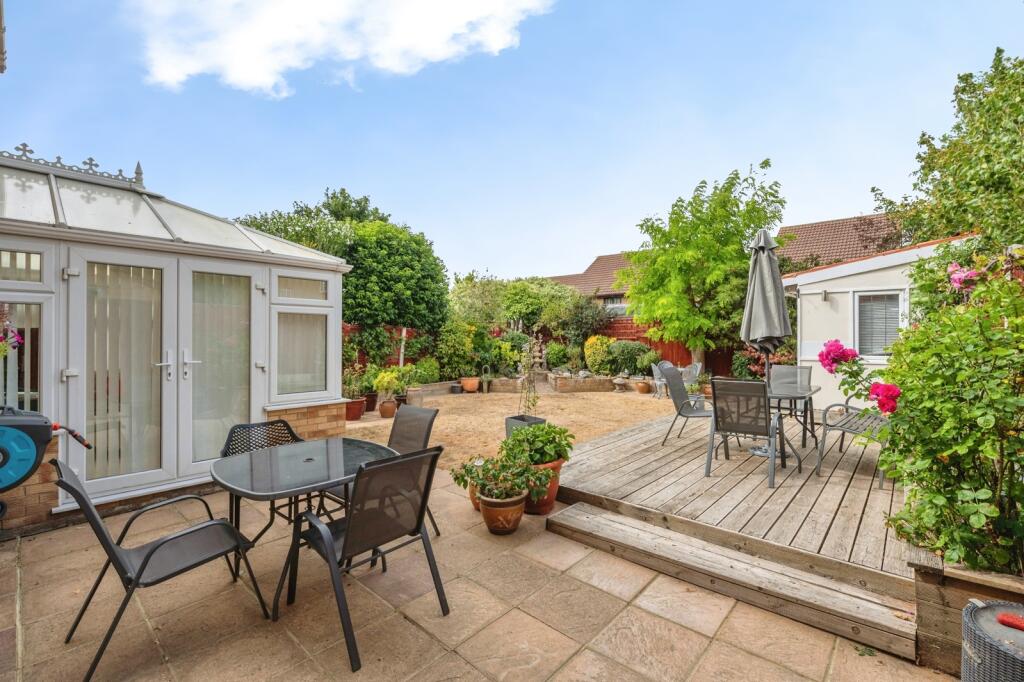 House in Romford - More