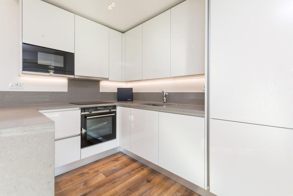 Apartment in London, Ealing - View 3