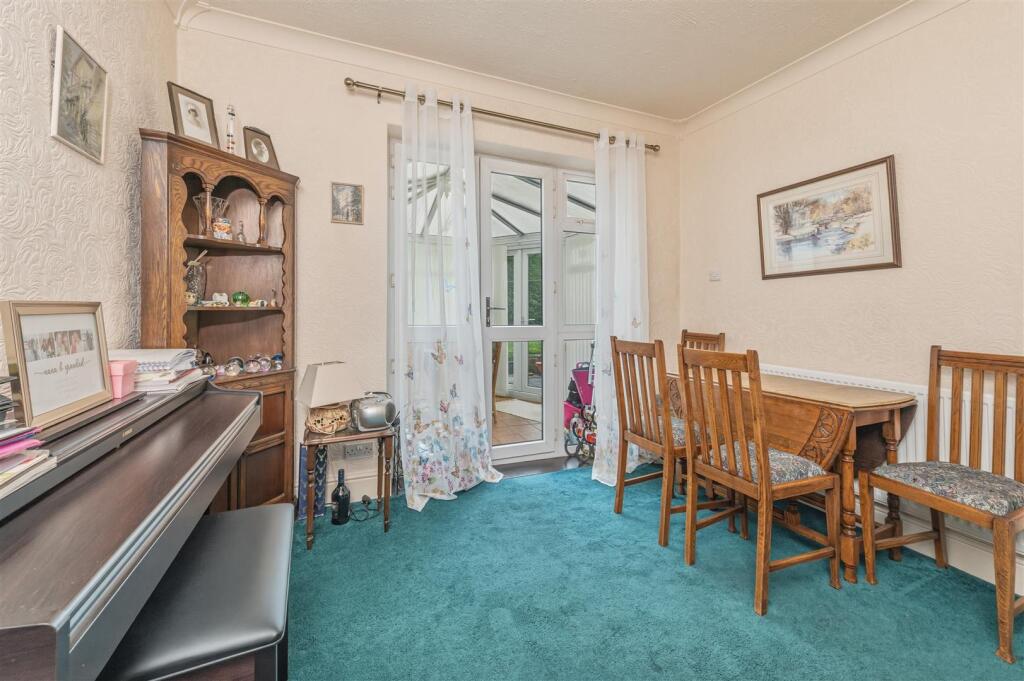 Victoria Crescent, Elland - More