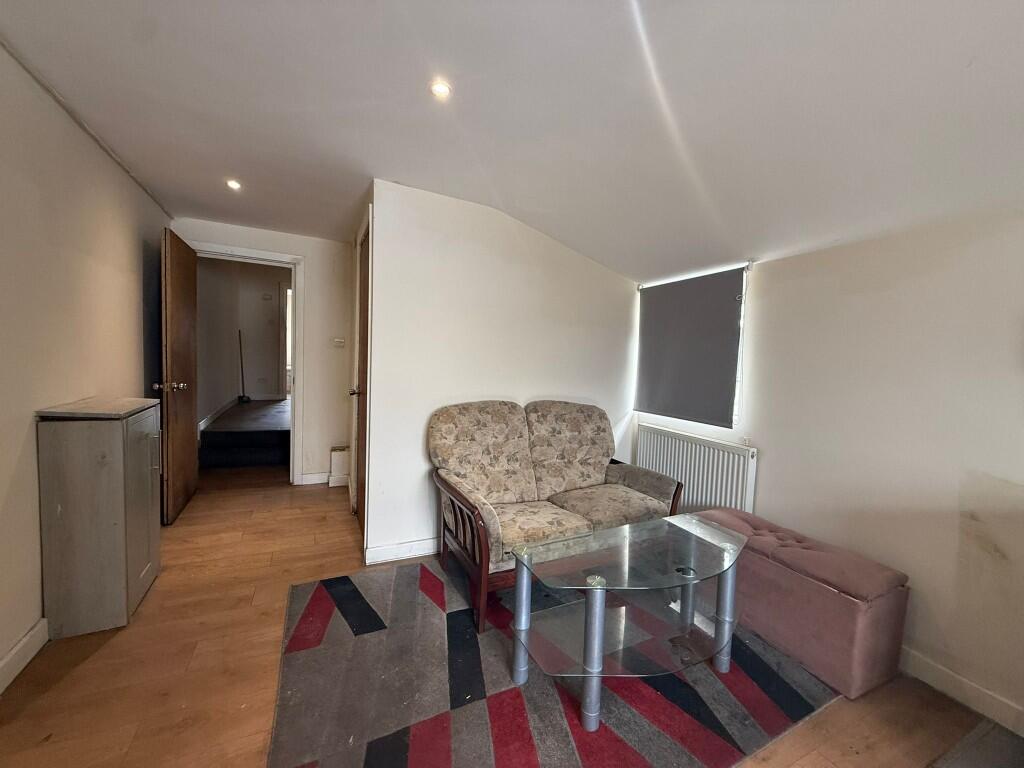 Regina Road, Southall, Middlesex, UB2 - View 2