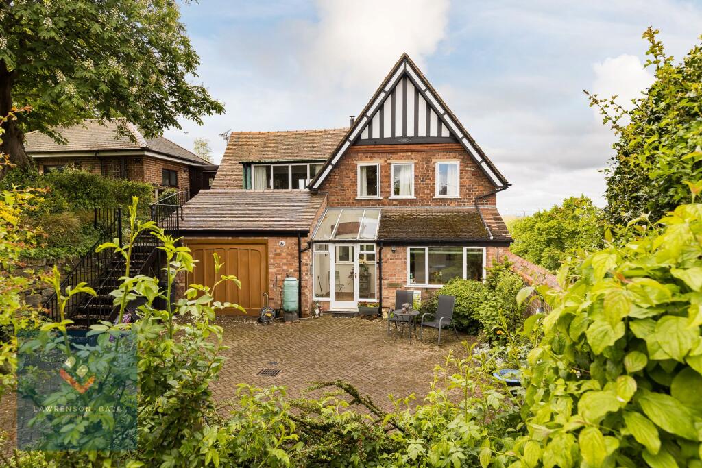 Main image of property: High Street, Frodsham, WA6