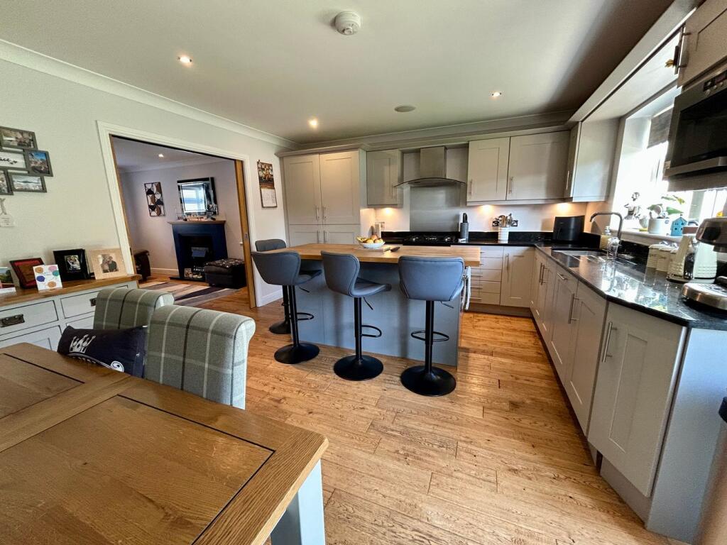 St James Close, Baildon, Shipley, BD17 photo 4