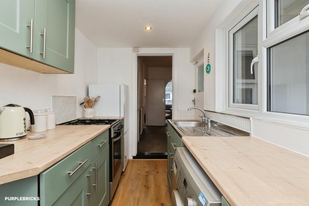 House in Aylesbury, Buckinghamshire - More