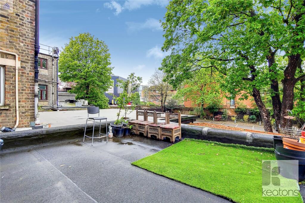 Apartment in London - View 5