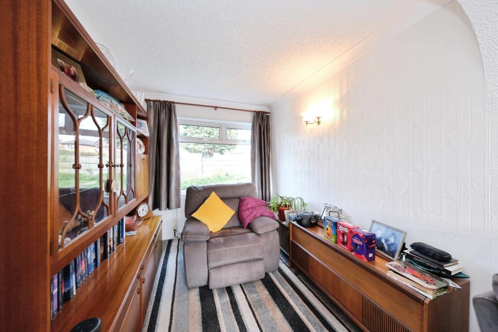 House in Mansfield, Nottinghamshire - View 5