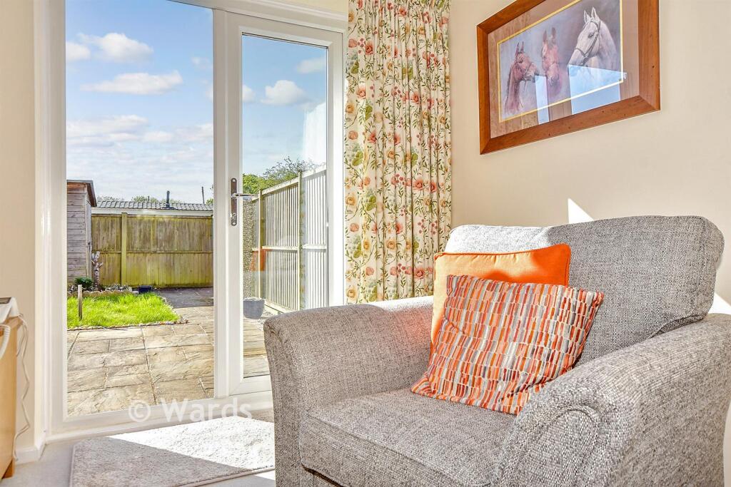 Peregrine Close, Hythe, Kent photo 5