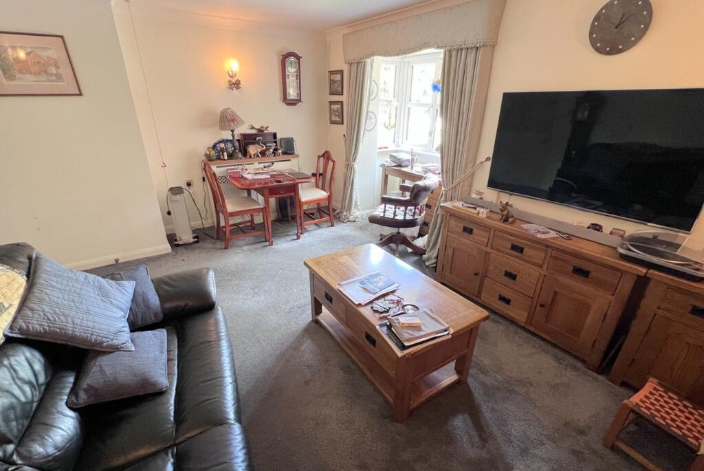 Moorside Road, West Moors, Ferndown, BH22 photo 3
