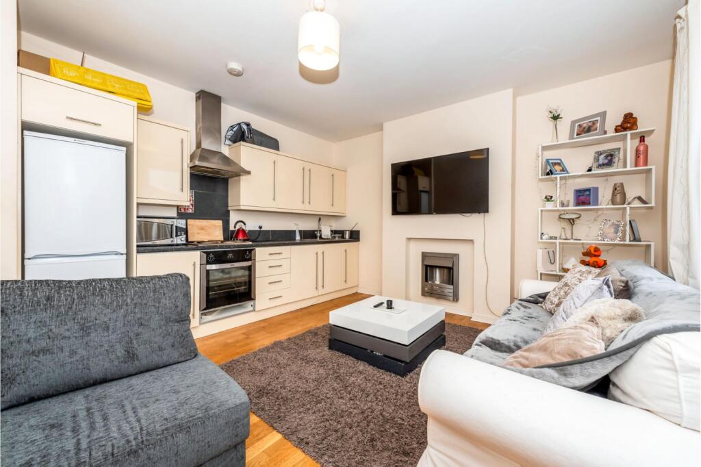 Apartment in Kingston upon Thames - More