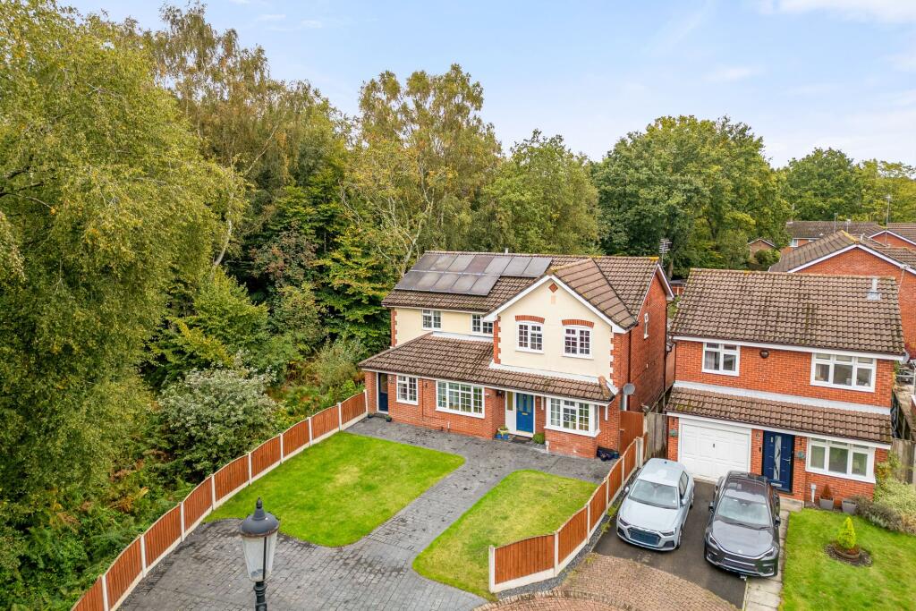 5-bed detached on Dorchester Park, Runcorn, WA7, £475,000