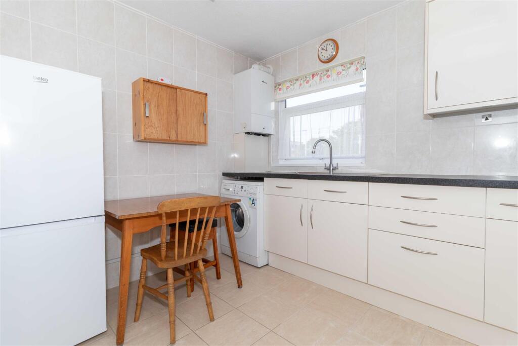 Apartment in Worthing, West Worthing - View 2
