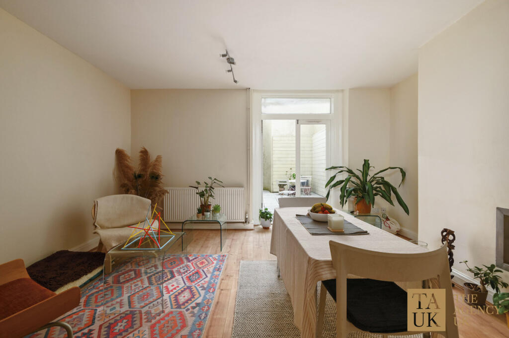 Apartment in Brighton - More