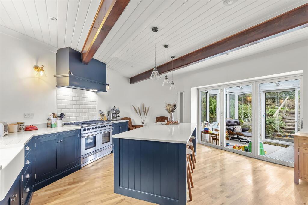 House in Bradford, Grove Road, Ilkley - More