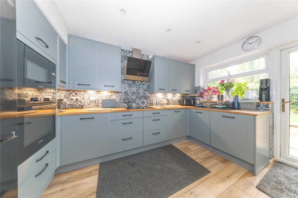 House in Milton Keynes, Bolbeck Park, Great Linford - View 2