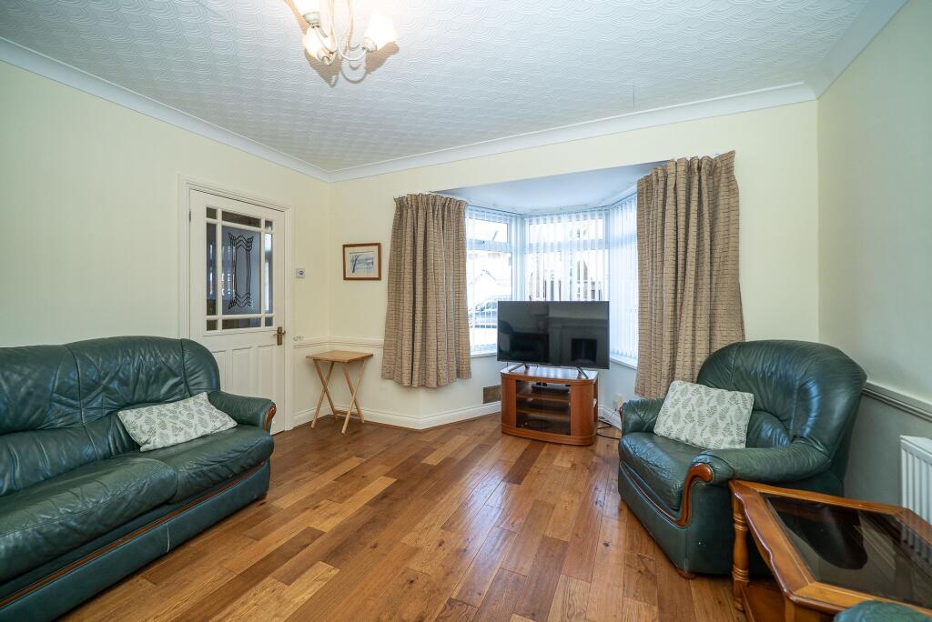 Longcroft Road, Luton, LU1 photo 2