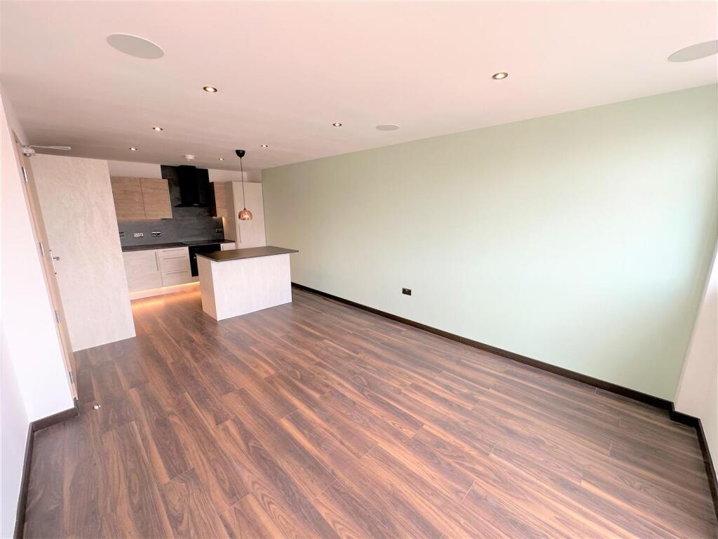 Apartment in Hull - View 4