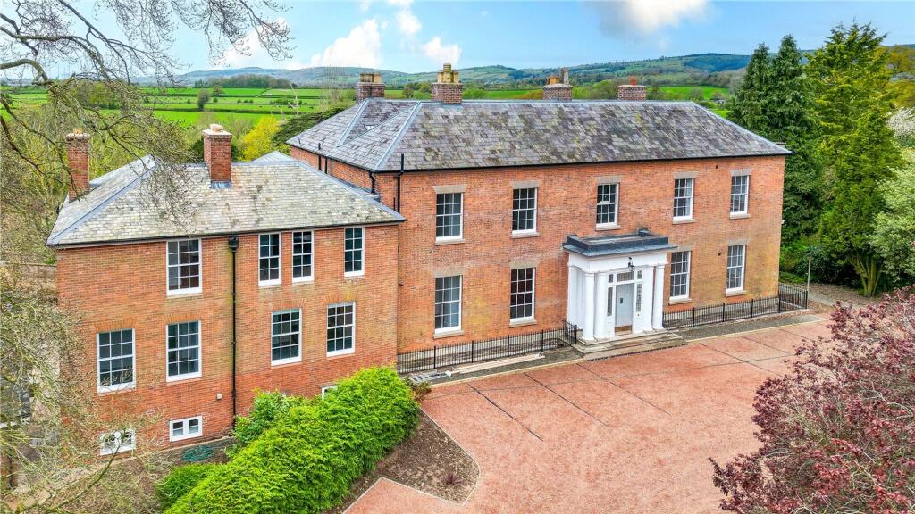 2-bed flat on Ashford Carbonel, Ludlow, SY8, £275,000