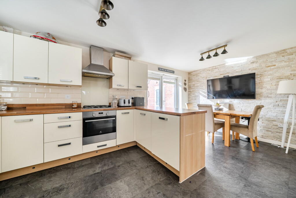 House in Melksham, George Ward Gardens - View 4