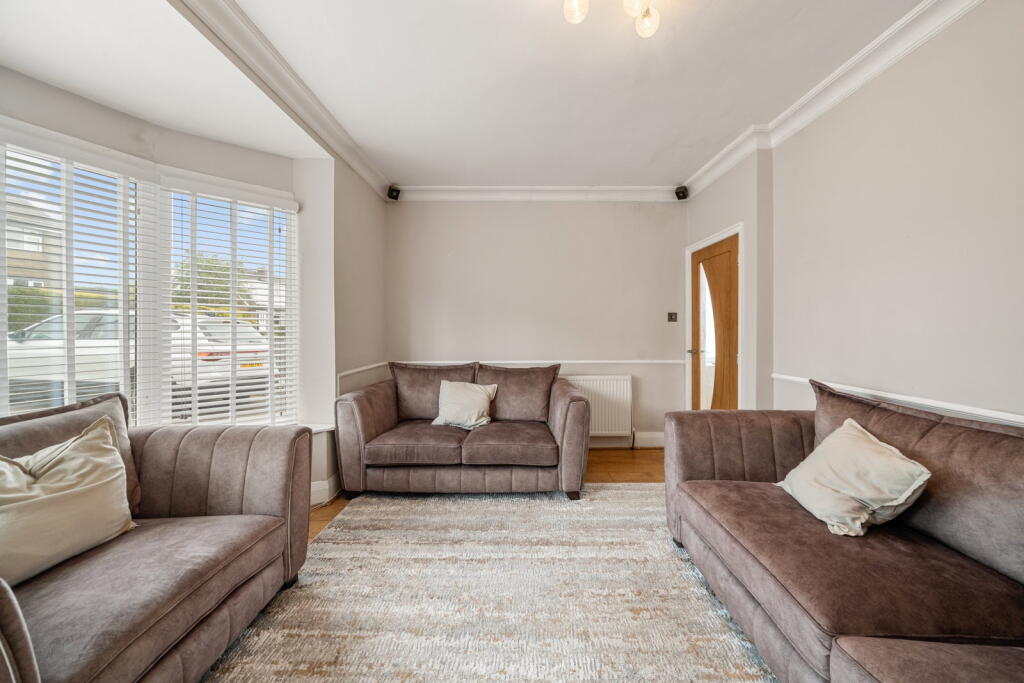 Roper Lane, Queensbury, Bradford, BD13 2DQ photo 4