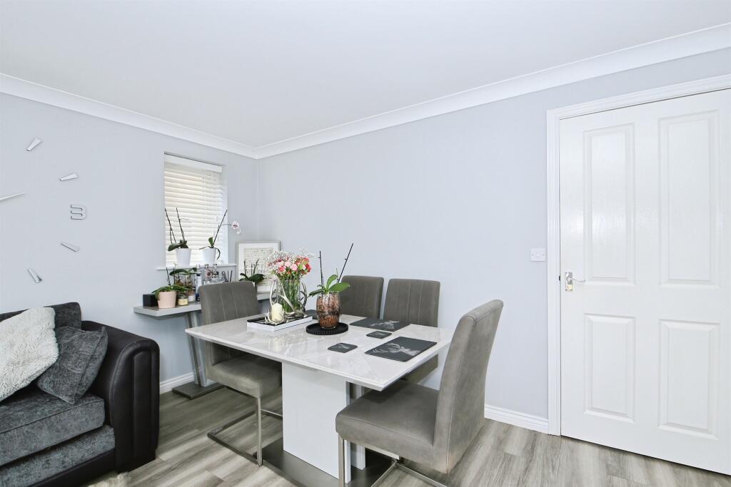 House in Huntingdonshire, Yaxley - More