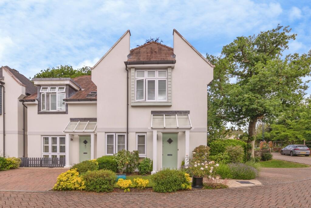 Main image of property: Peacock Gardens, Horndean, Waterlooville, Hampshire, PO8
