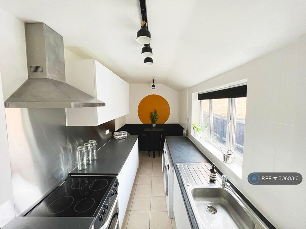 House in Nottingham, The Meadows - View 3