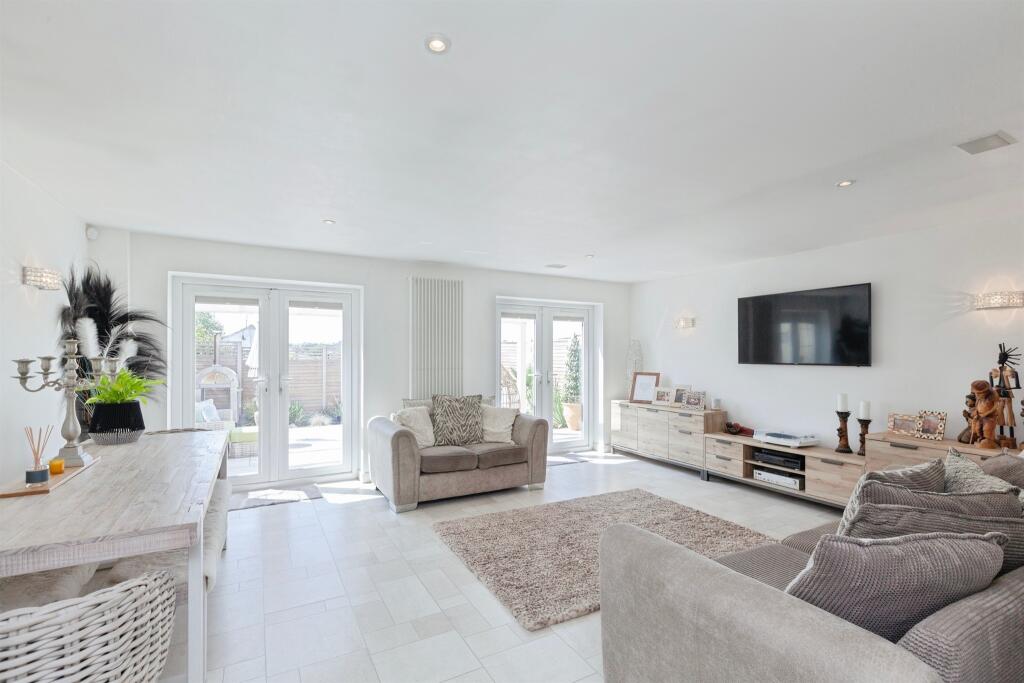 House in Harborough, Great Glen - View 4