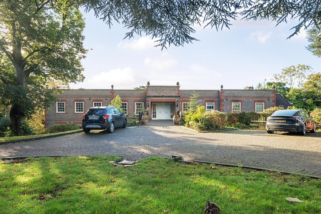 Main image of property: Treetops, Caversham, Reading