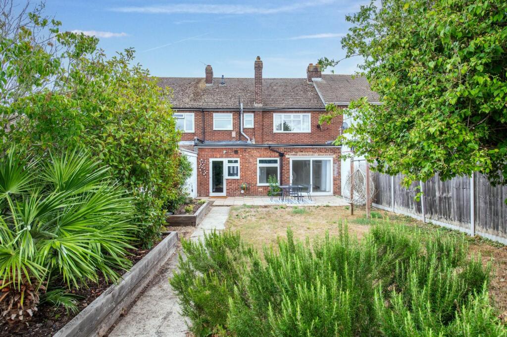 Main image of property: 10A Lewis Road, Istead Rise, Gravesend, DA13