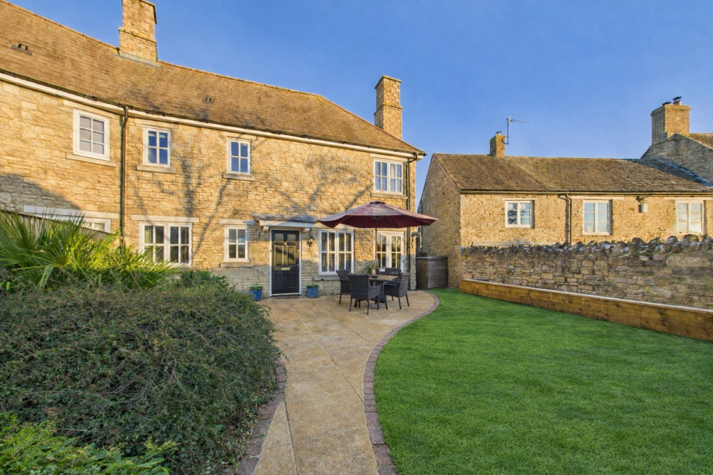 Main image of property: Hickman Close, Greatworth, OX17