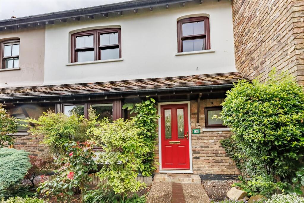 Main image of property: The Magpies, Epping Green, Epping
