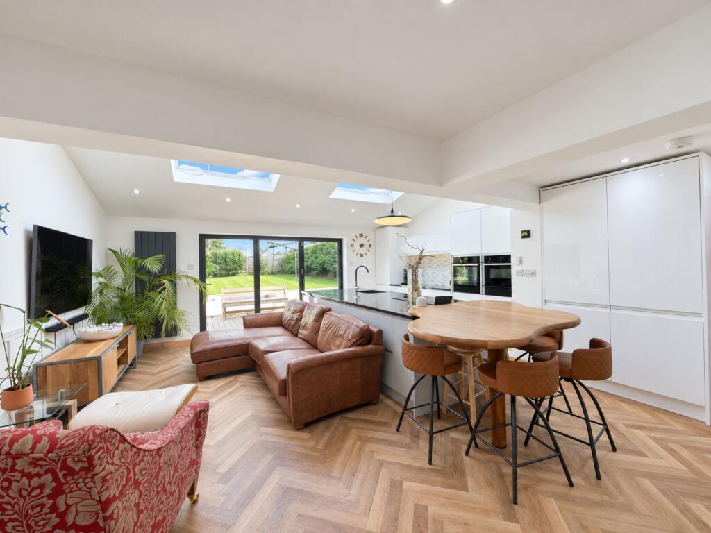 Melloncroft Drive, Wirral, CH48 photo 2