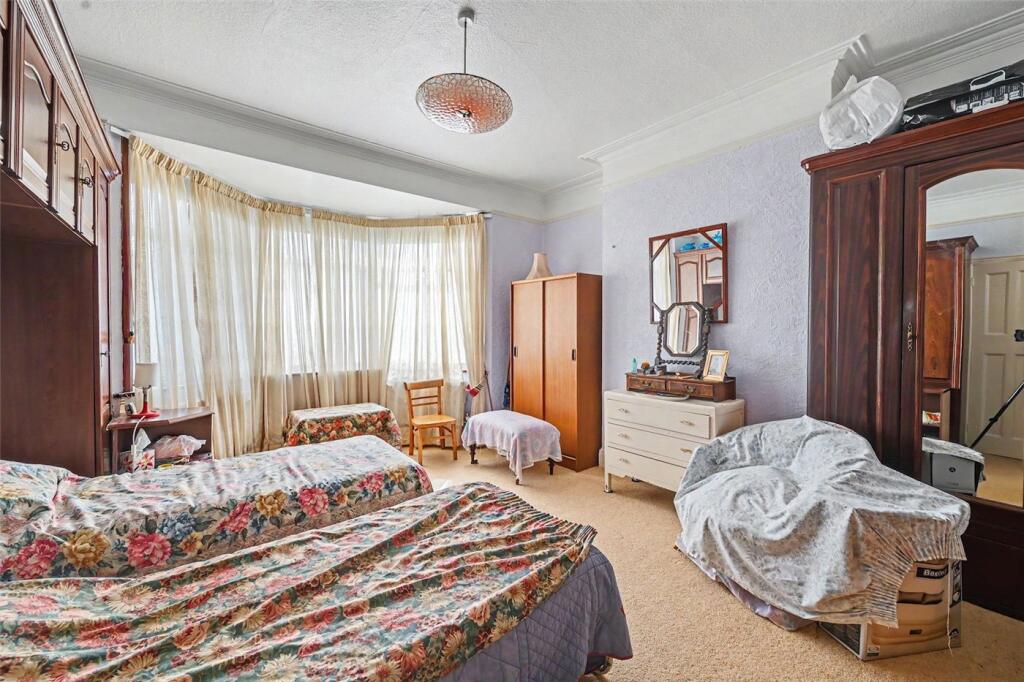 House in London, Willesden Green, Harlesden - More