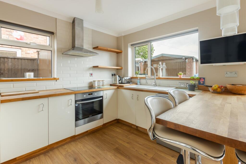 House in Grimsby, Wybers Wood - View 4