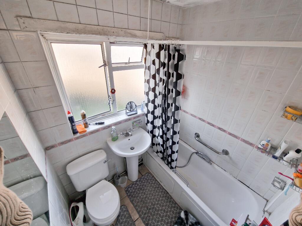 Apartment in Southall - View 5