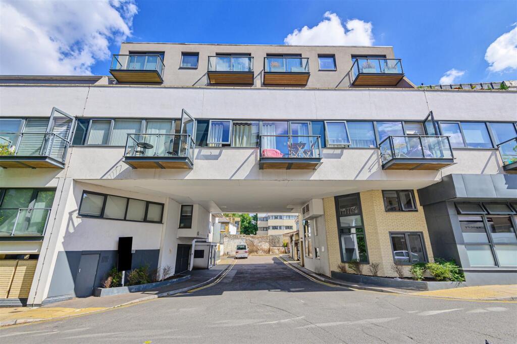 3-bed apartment on St. Marys Road, Surbiton, £635,000