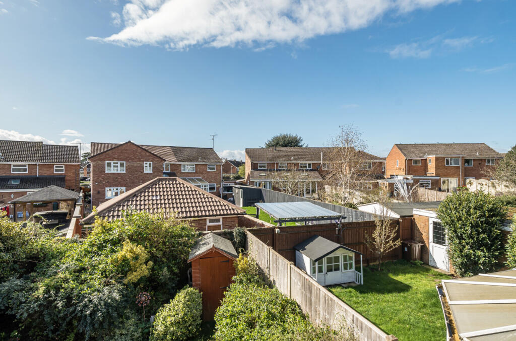 House in Woodley, Wokingham - View 4