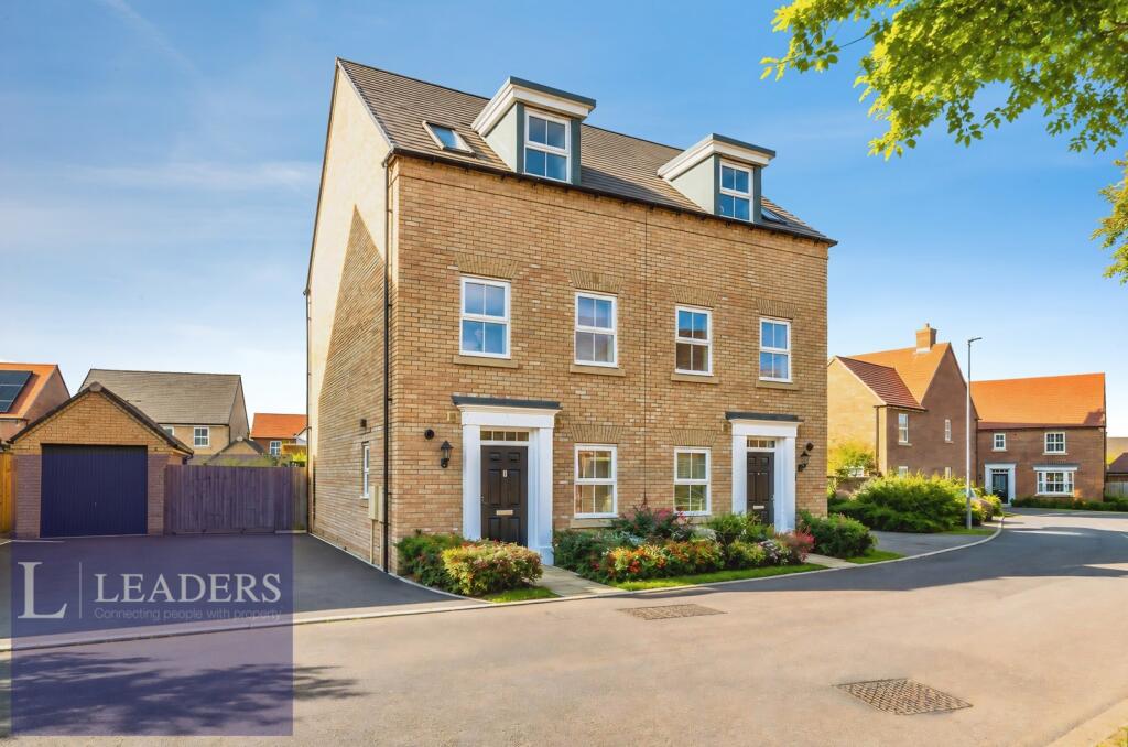 3-bed semi-detached on Rawlinson Chase, Halstead, Essex, £375,000